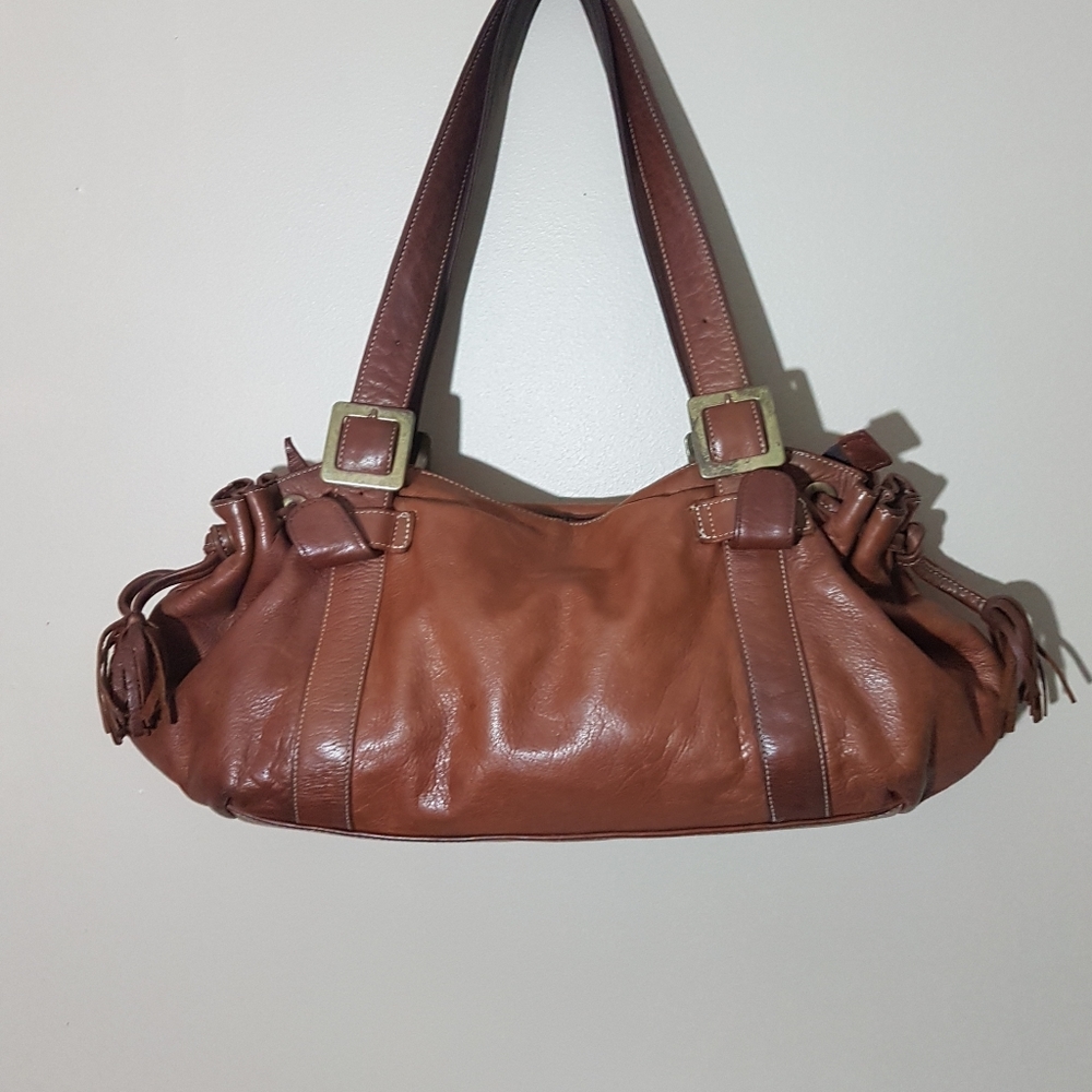 SOFT LEATHER SHOULDER BAG.
